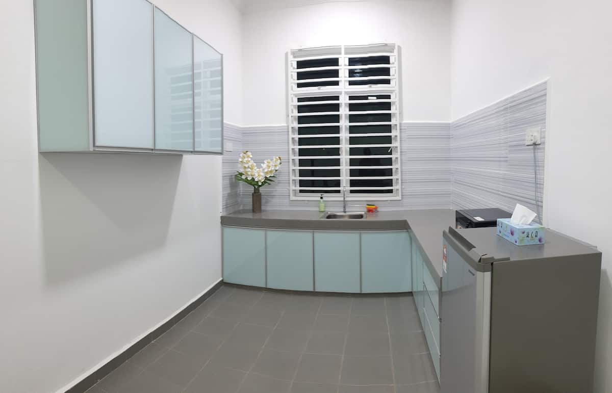 Canal 181 — Kitchen