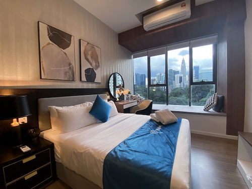 Modern Lux Queen Room