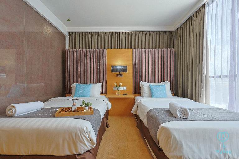 Empire Suites — Twin Room