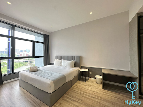 Queen Bedroom