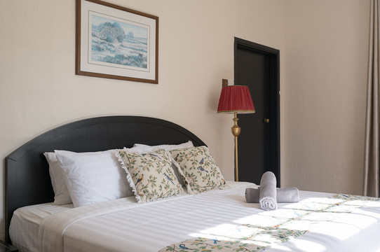 Rasah's Golfers Cottage — Queen Room