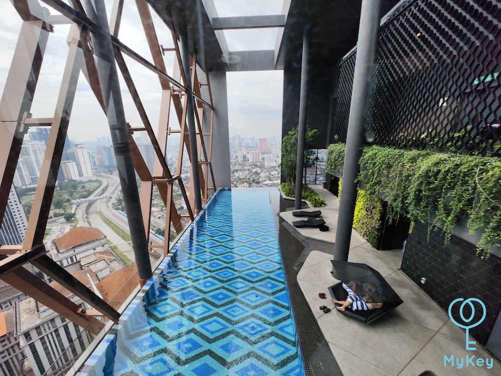 Scarletz Suites